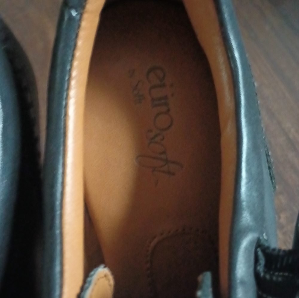 Black heeled shoes - Picture 2 of 7